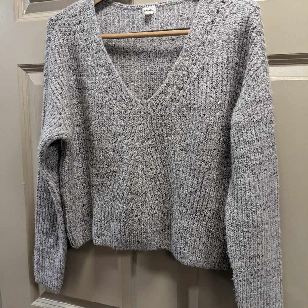 Garage Cropped V-neck Relaxed Fit Sweater- size P/small